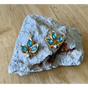 Vintage Bright Aqua Unfoiled‎ Glass Dangle & Gold Tone Earrings EUC